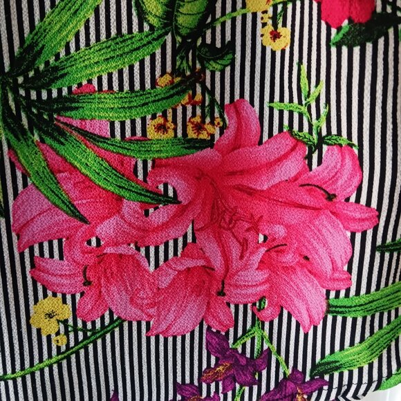 Gabi & Sam Women's Sleeveless Top 1/4 Zip Size Medium Stipes Floral Light - Picture 5 of 10